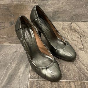 BCBG MAX AZRIA pewter pumps
